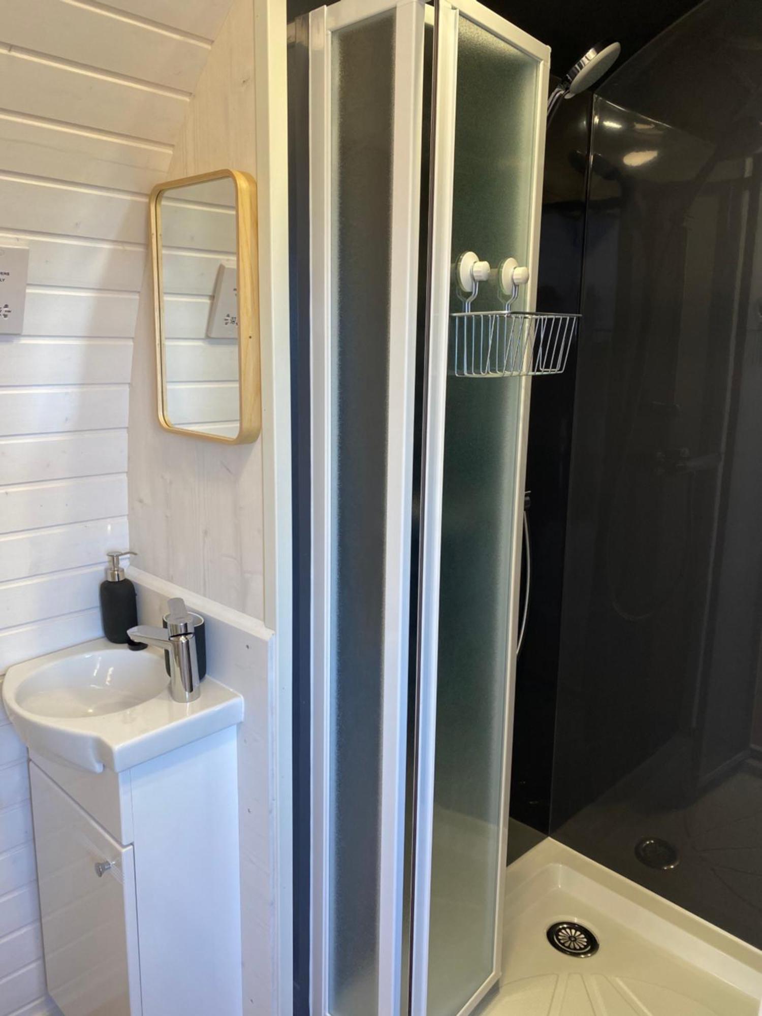 Вилла Clotted Cream -Lydcott Glamping, Cornish Sea Views Лу Экстерьер фото